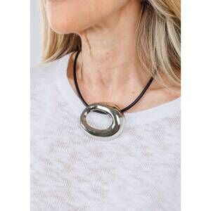 NEW BEN-AMUN women's open pendant necklace in silver